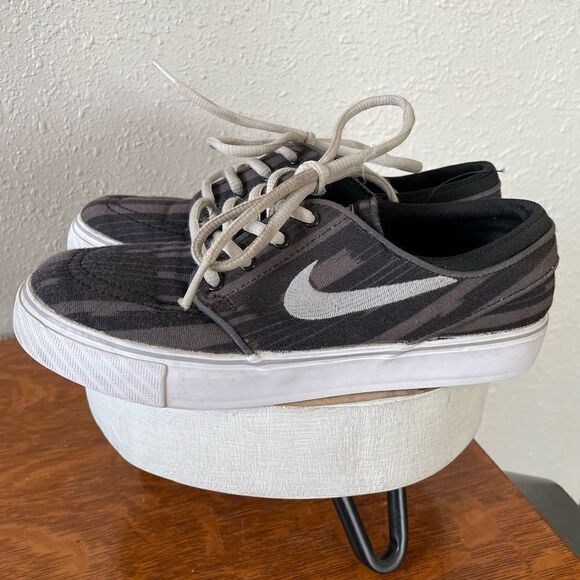 Nike Stefan Janoski Skateboarding Sneakers Size 4Y EUC - Picture 1 of 6
